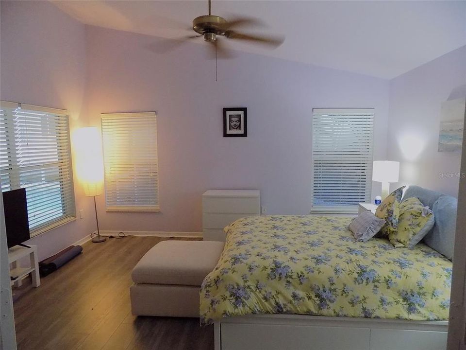 For Sale: $579,000 (4 beds, 2 baths, 2048 Square Feet)