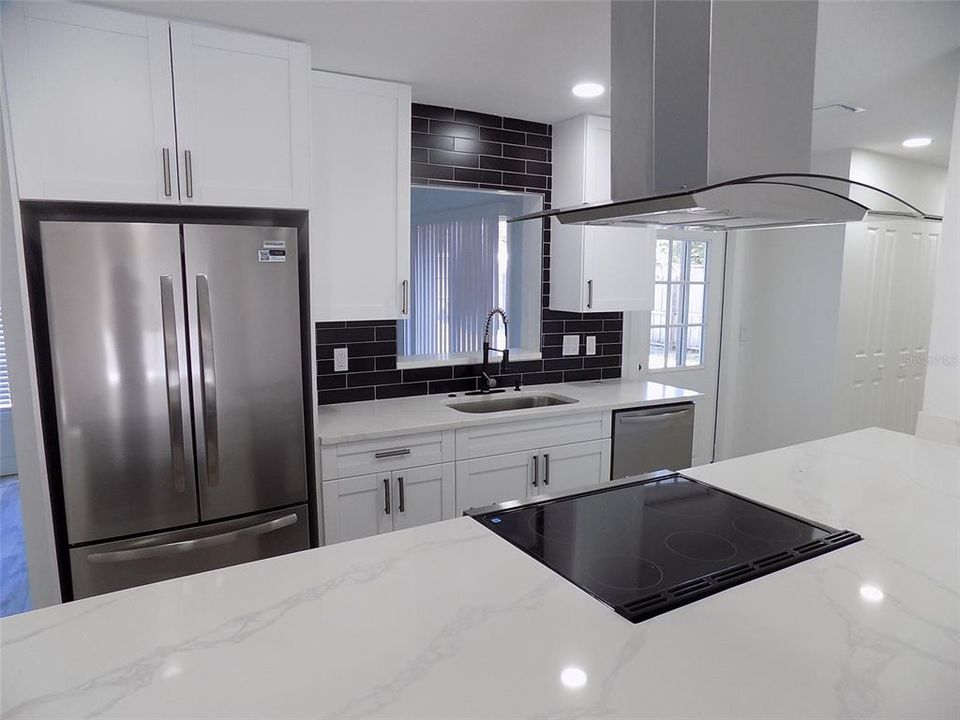 待售: $389,500 (2 贝兹, 2 浴室, 1358 平方英尺)