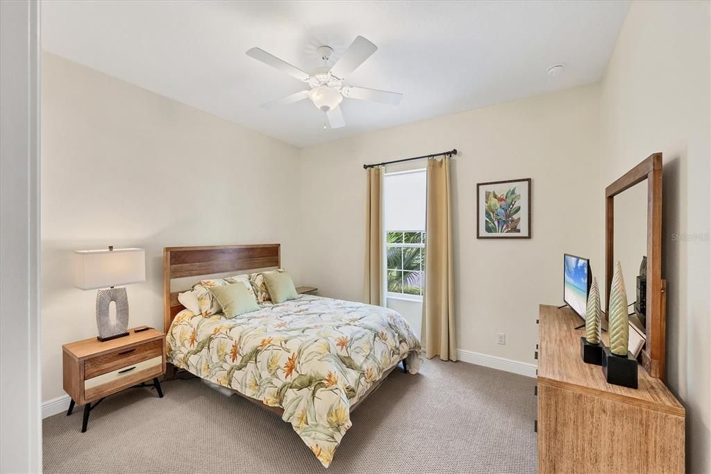 合同活跃: $679,900 (3 贝兹, 2 浴室, 2166 平方英尺)