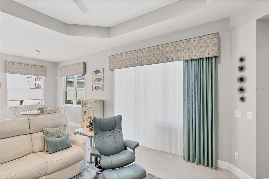 合同活跃: $679,900 (3 贝兹, 2 浴室, 2166 平方英尺)