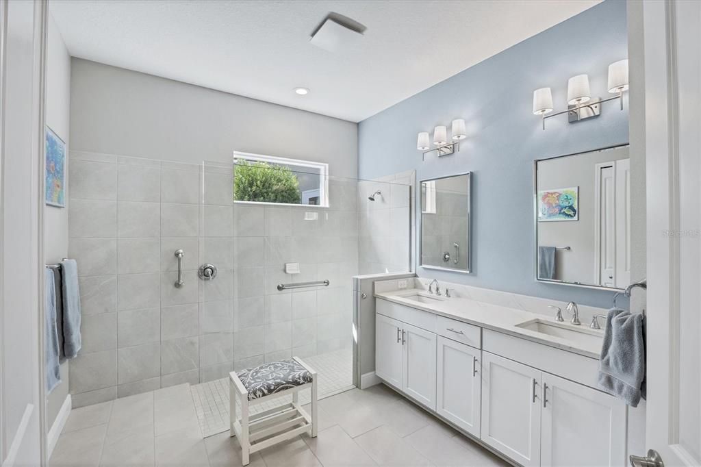 合同活跃: $679,900 (3 贝兹, 2 浴室, 2166 平方英尺)