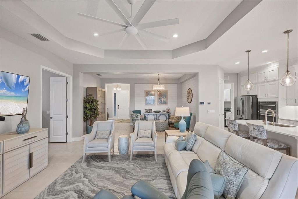 合同活跃: $679,900 (3 贝兹, 2 浴室, 2166 平方英尺)