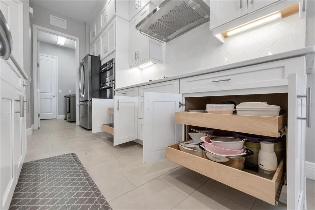 合同活跃: $679,900 (3 贝兹, 2 浴室, 2166 平方英尺)