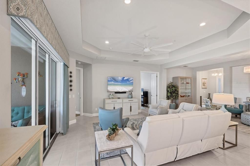 合同活跃: $679,900 (3 贝兹, 2 浴室, 2166 平方英尺)