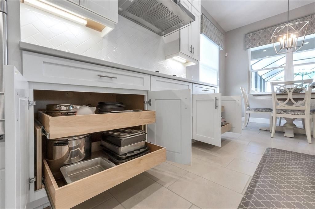 合同活跃: $679,900 (3 贝兹, 2 浴室, 2166 平方英尺)