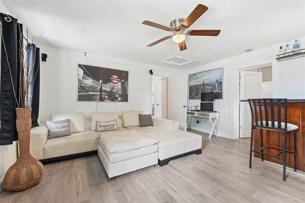 En Venta: $299,999 (3 camas, 2 baños, 1758 Pies cuadrados)