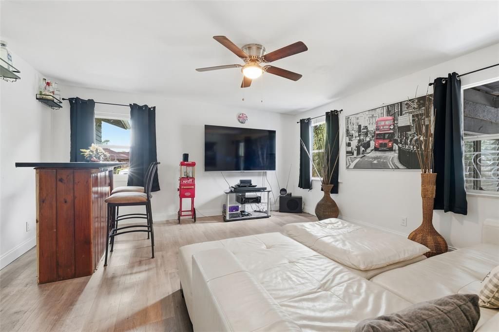 En Venta: $299,999 (3 camas, 2 baños, 1758 Pies cuadrados)