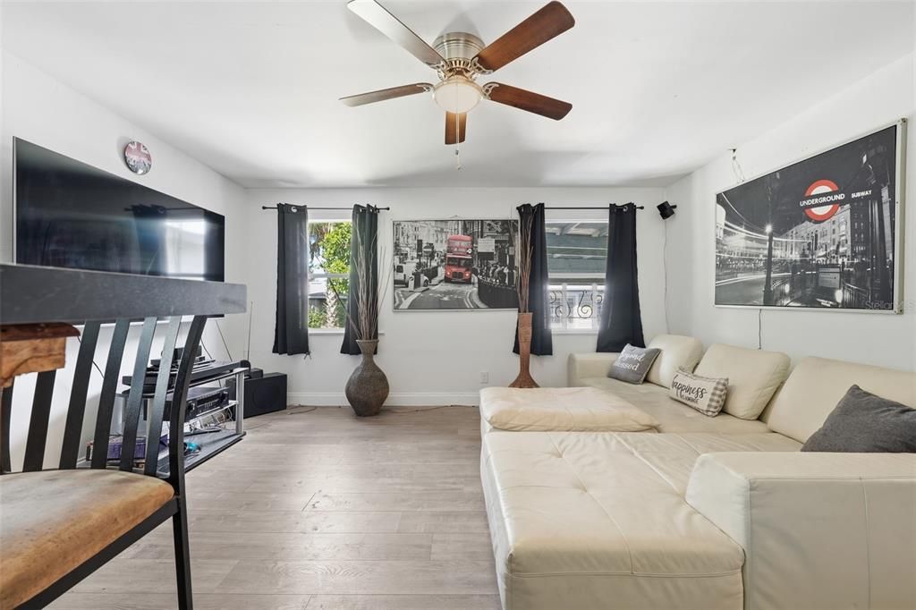 En Venta: $299,999 (3 camas, 2 baños, 1758 Pies cuadrados)