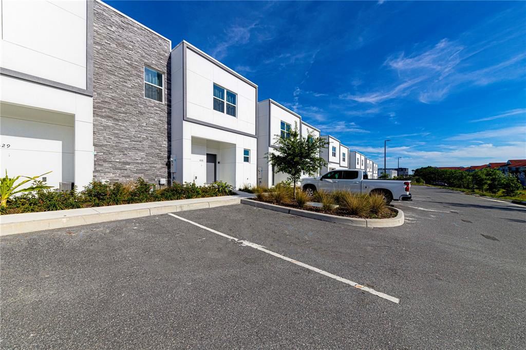 合同活跃: $329,999 (5 贝兹, 4 浴室, 1671 平方英尺)