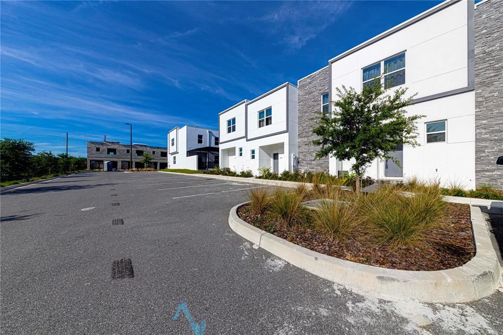 合同活跃: $329,999 (5 贝兹, 4 浴室, 1671 平方英尺)