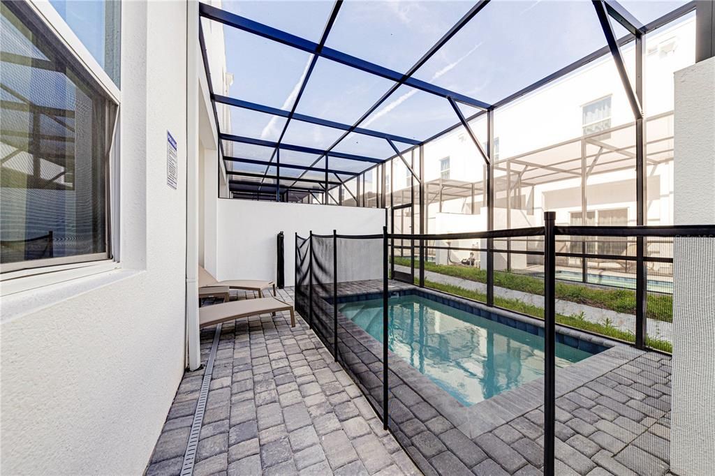 合同活跃: $329,999 (5 贝兹, 4 浴室, 1671 平方英尺)