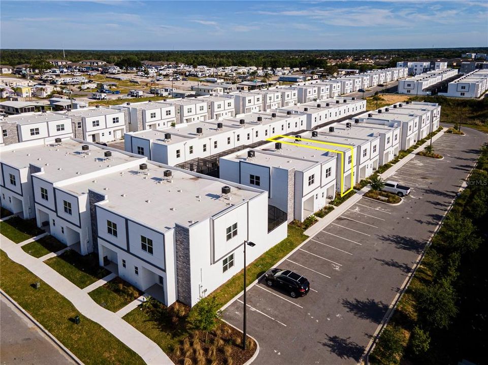 合同活跃: $329,999 (5 贝兹, 4 浴室, 1671 平方英尺)