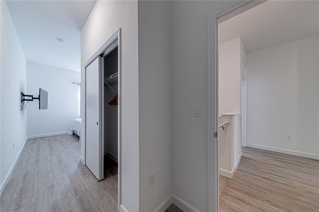 合同活跃: $329,999 (5 贝兹, 4 浴室, 1671 平方英尺)