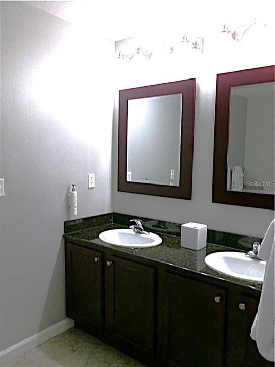 待售: $329,000 (2 贝兹, 2 浴室, 1375 平方英尺)