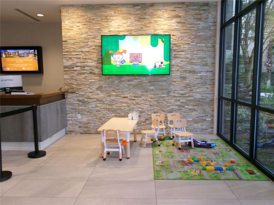 待售: $329,000 (2 贝兹, 2 浴室, 1375 平方英尺)