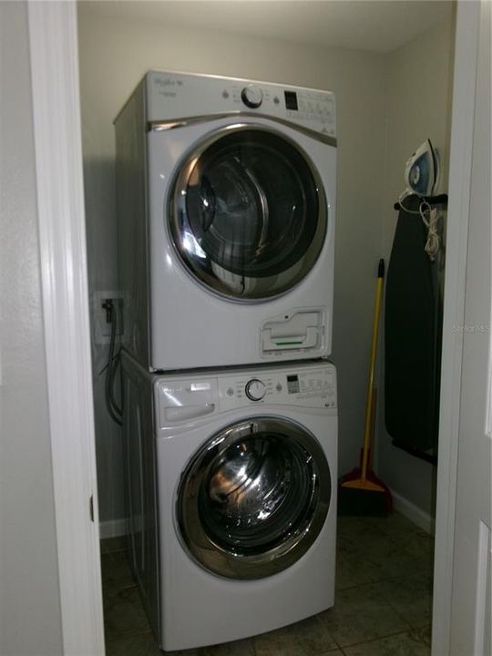 待售: $329,000 (2 贝兹, 2 浴室, 1375 平方英尺)