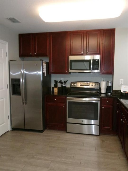 待售: $329,000 (2 贝兹, 2 浴室, 1375 平方英尺)