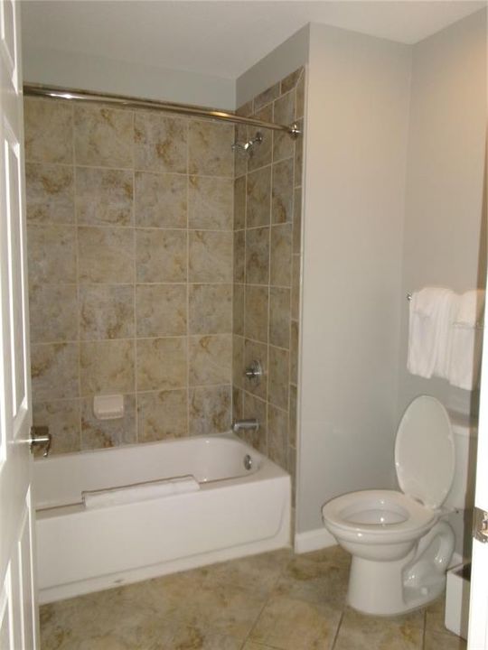 待售: $329,000 (2 贝兹, 2 浴室, 1375 平方英尺)