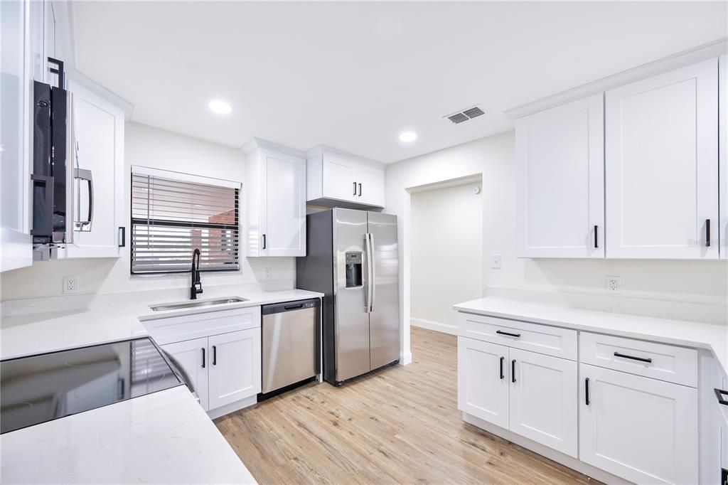 Active With Contract: $259,900 (2 beds, 2 baths, 1352 Square Feet)