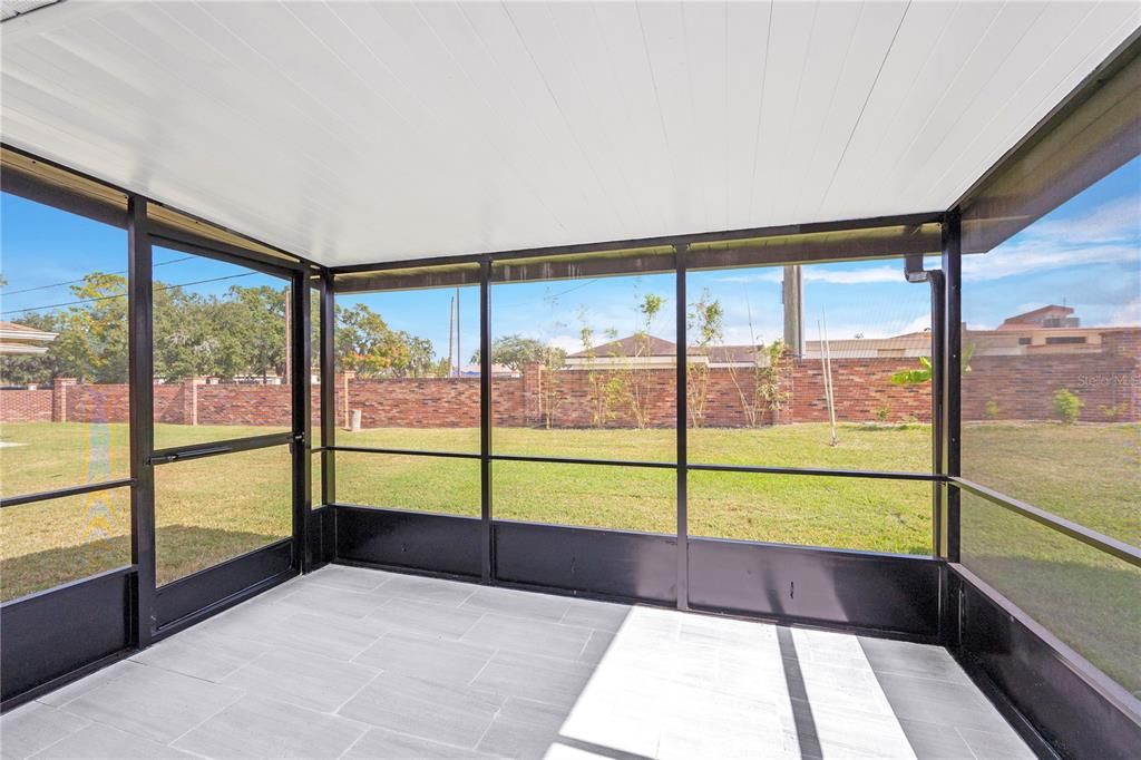 Active With Contract: $259,900 (2 beds, 2 baths, 1352 Square Feet)