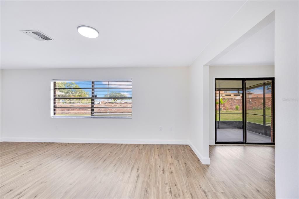 Active With Contract: $259,900 (2 beds, 2 baths, 1352 Square Feet)