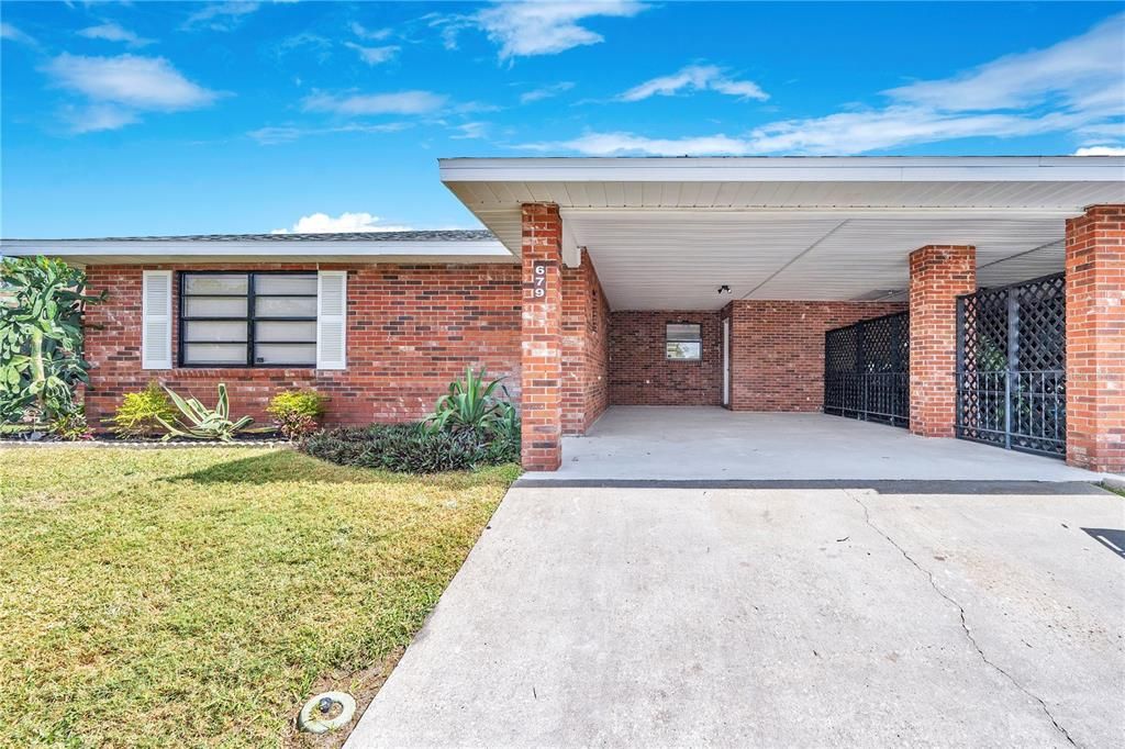 Active With Contract: $259,900 (2 beds, 2 baths, 1352 Square Feet)