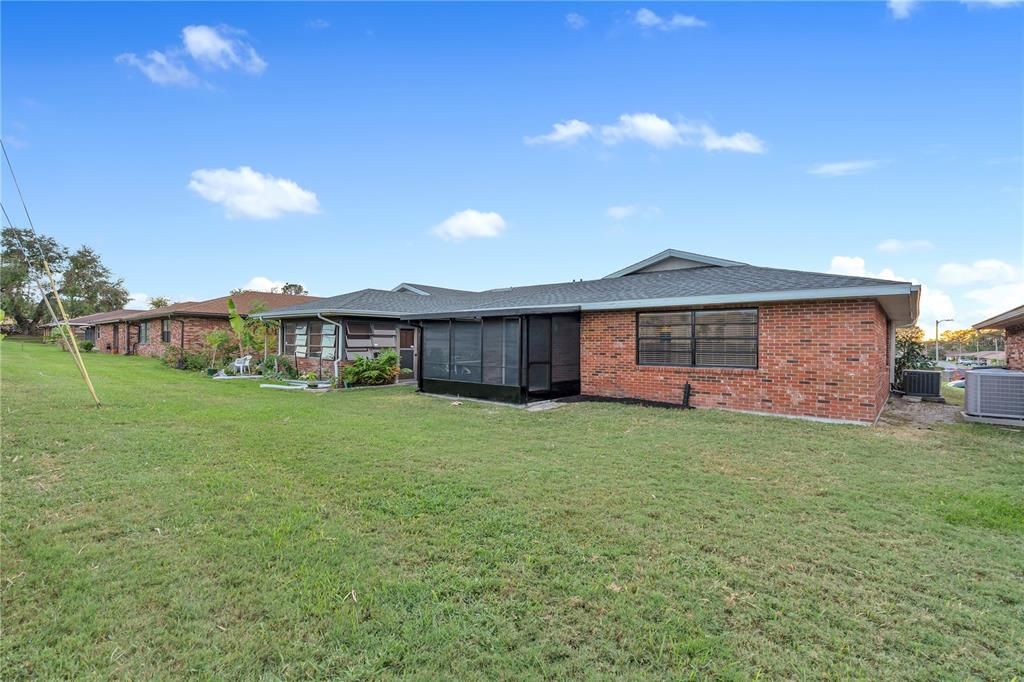 Active With Contract: $259,900 (2 beds, 2 baths, 1352 Square Feet)