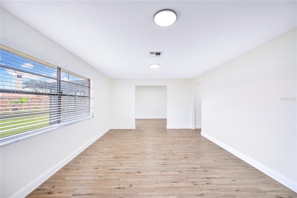 Active With Contract: $259,900 (2 beds, 2 baths, 1352 Square Feet)