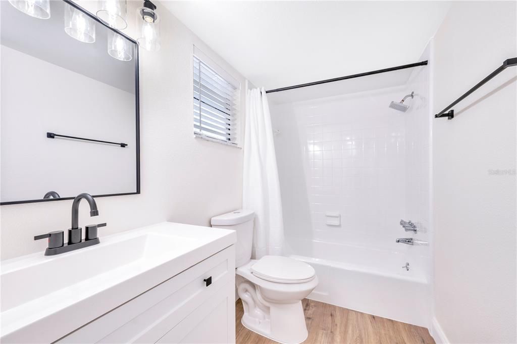 Active With Contract: $259,900 (2 beds, 2 baths, 1352 Square Feet)