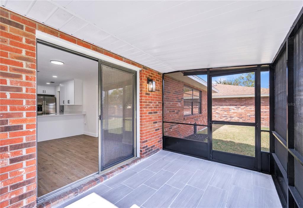 Active With Contract: $259,900 (2 beds, 2 baths, 1352 Square Feet)