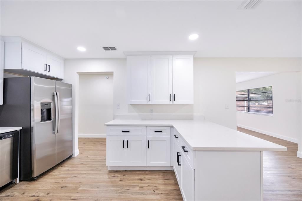 Active With Contract: $259,900 (2 beds, 2 baths, 1352 Square Feet)