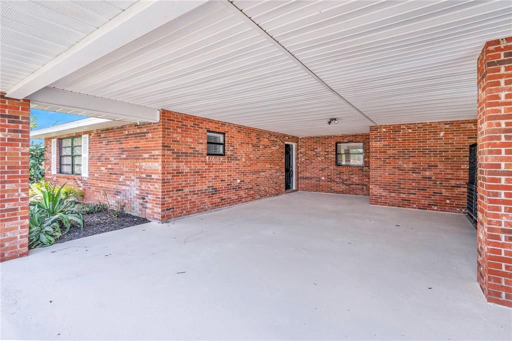 Active With Contract: $259,900 (2 beds, 2 baths, 1352 Square Feet)