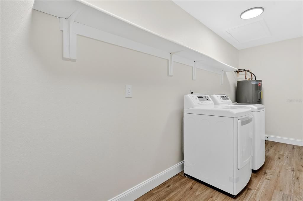 Active With Contract: $259,900 (2 beds, 2 baths, 1352 Square Feet)