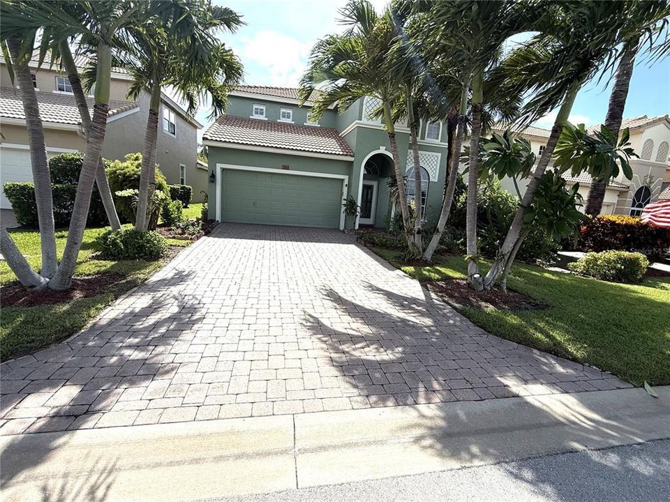 出租: $3,550 (3 贝兹, 2 浴室, 2536 平方英尺)