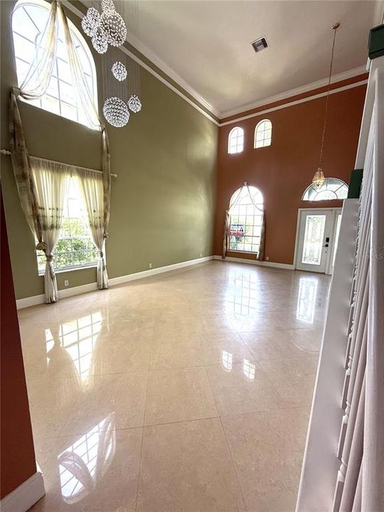 出租: $3,550 (3 贝兹, 2 浴室, 2536 平方英尺)