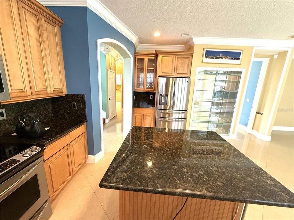 出租: $3,550 (3 贝兹, 2 浴室, 2536 平方英尺)