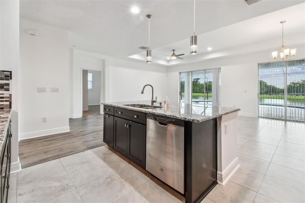 En Venta: $624,900 (4 camas, 3 baños, 2890 Pies cuadrados)