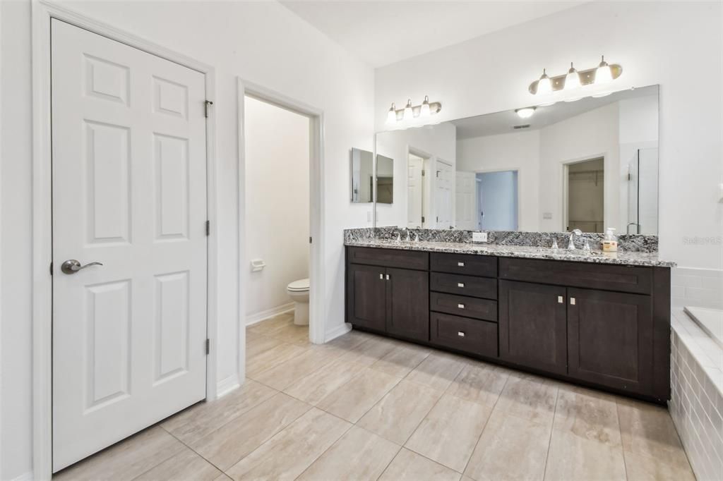 En Venta: $624,900 (4 camas, 3 baños, 2890 Pies cuadrados)