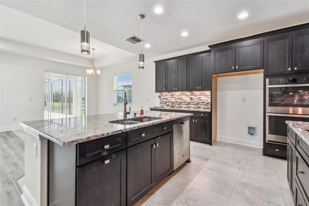 En Venta: $624,900 (4 camas, 3 baños, 2890 Pies cuadrados)