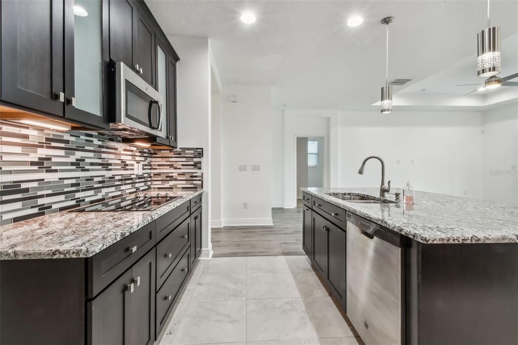 En Venta: $624,900 (4 camas, 3 baños, 2890 Pies cuadrados)