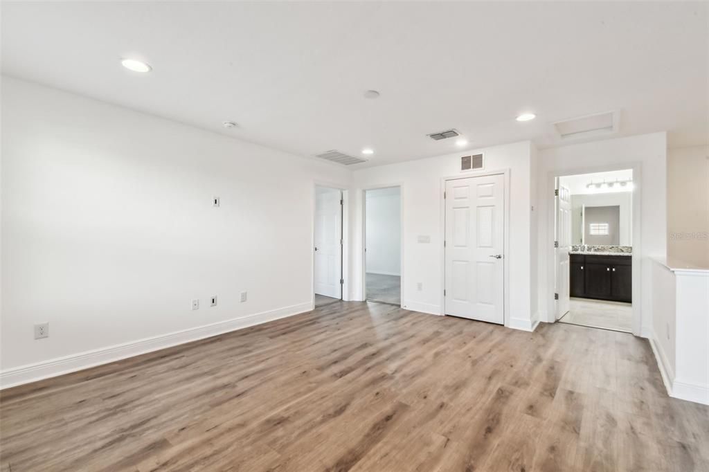 En Venta: $624,900 (4 camas, 3 baños, 2890 Pies cuadrados)