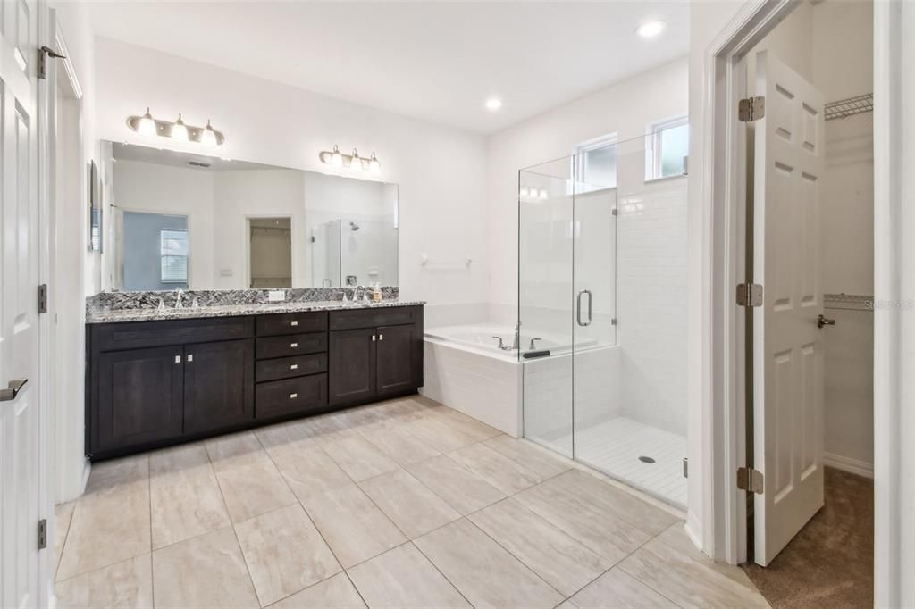 En Venta: $624,900 (4 camas, 3 baños, 2890 Pies cuadrados)