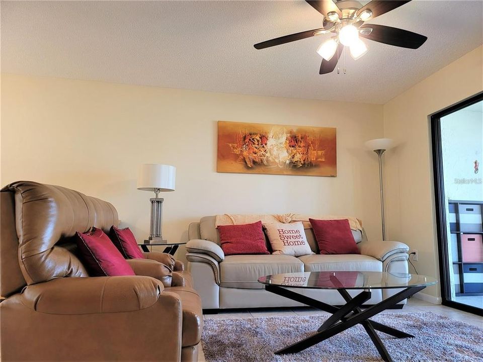 For Sale: $278,000 (2 beds, 2 baths, 1241 Square Feet)