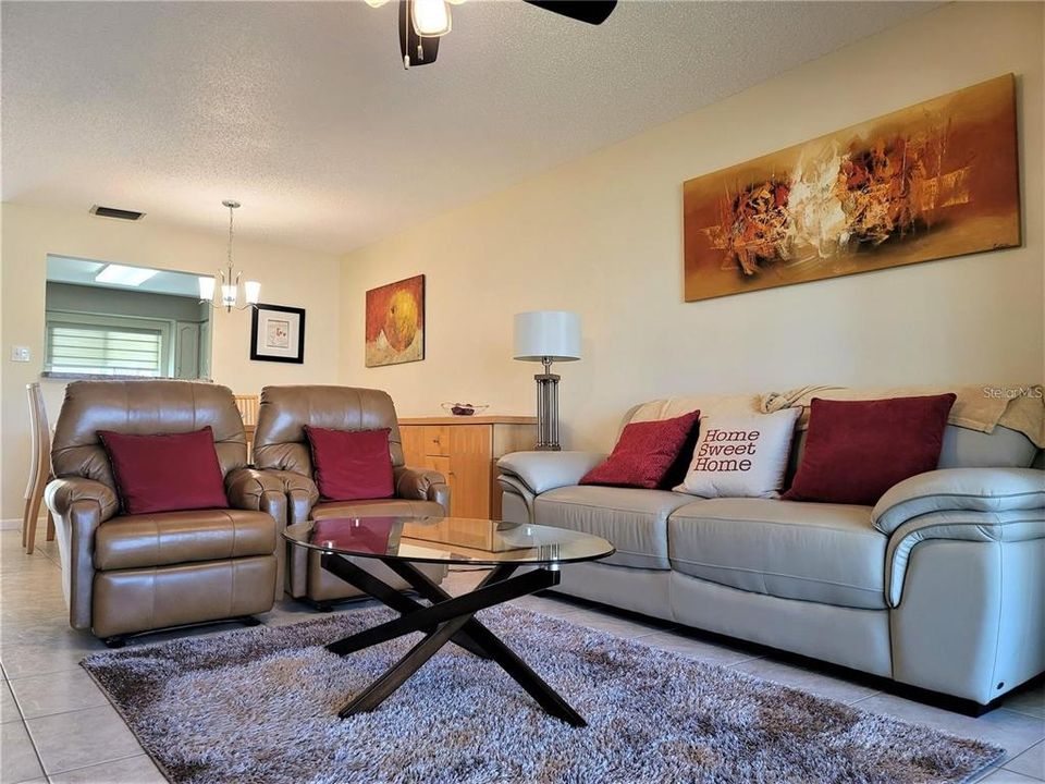 For Sale: $278,000 (2 beds, 2 baths, 1241 Square Feet)