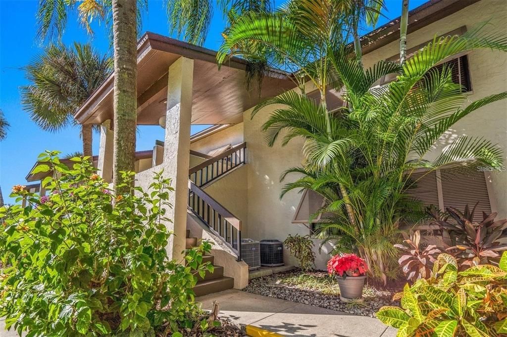 For Sale: $278,000 (2 beds, 2 baths, 1241 Square Feet)