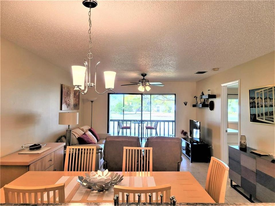 For Sale: $278,000 (2 beds, 2 baths, 1241 Square Feet)