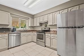 For Sale: $278,000 (2 beds, 2 baths, 1241 Square Feet)