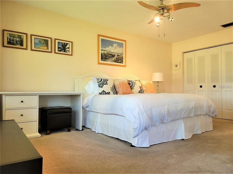 For Sale: $278,000 (2 beds, 2 baths, 1241 Square Feet)