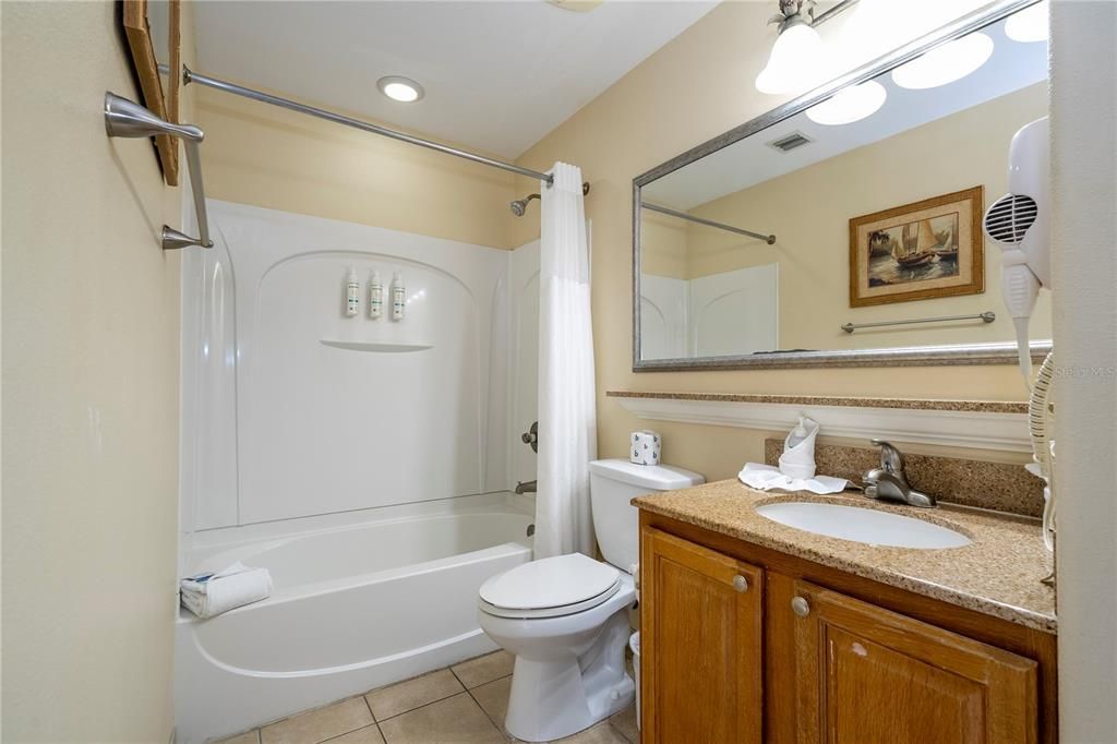 待售: $305,000 (2 贝兹, 2 浴室, 1078 平方英尺)