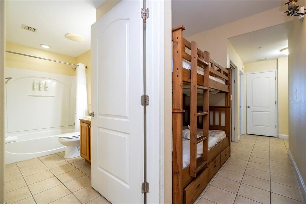 待售: $305,000 (2 贝兹, 2 浴室, 1078 平方英尺)